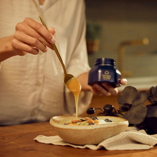 Debunking the Myth: Does Using a Metal Spoon Really Harm Mānuka Honey’s Enzymes?