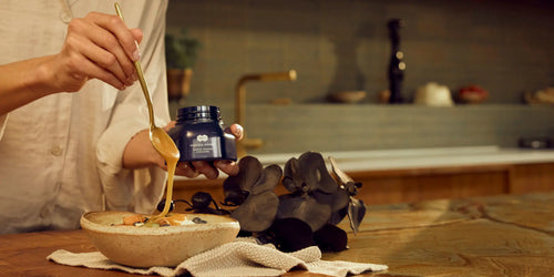 Debunking the Myth: Does Using a Metal Spoon Really Harm Mānuka Honey’s Enzymes?